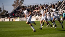 Defensor goleador. Imanol González apareció con su olfato para convertir un gol clave para las aspiraciones de Gimnasia. 