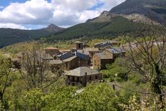 Desconectar del ruido urbano también es posible: basta con perderse en la calma de Valverde de los Arroyos. Foto: Shutterstock