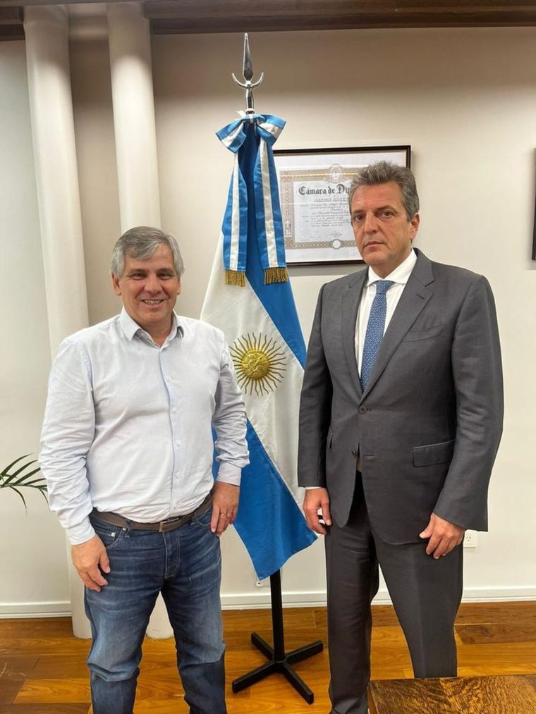 Guillermo Britos, intendente reelecto de Chivilcoy, mostró su apoyo este jueves al candidato de Unión por la Patria, Sergio Massa Foto: Twitter Oficial Guillermo Britos