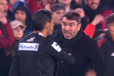 El Chacho Coudet se desencajó tras la lesión de Driussi. El Chacho Coudet se desencajó tras la lesión de Driussi.