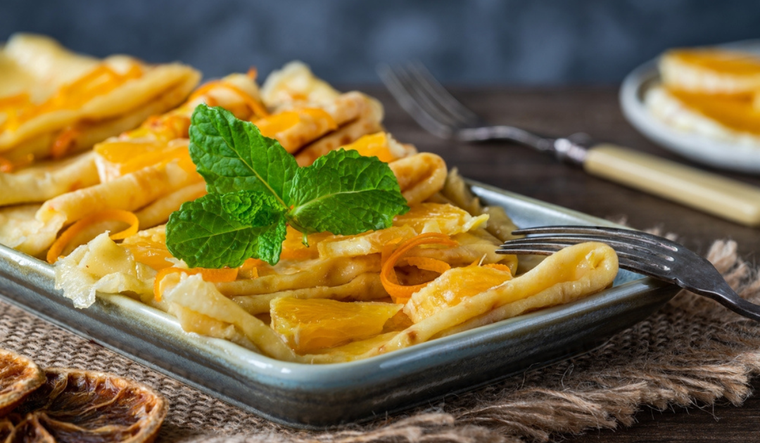 Postres franceses: crêpes Suzette tradicionales en tu cocina Foto: Shutterstock
