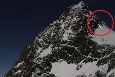 Las imágenes de la cámara web muestran una vista clara del novio con una antorcha descendiendo de la cima.