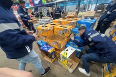 Tras las medidas anunciadas por Economía, se realiza una inspección en el Mercado Central para realizar verificaciones. Foto: Prensa de Aduana.