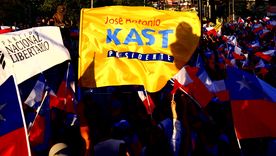 En Chile, José Antonio Kast revive los valores dicatoriales de Augusto Pinochet. Foto Efe En Chile, José Antonio Kast revive los valores dicatoriales de Augusto Pinochet. Foto Efe