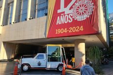 El Papamóvil está expuesto en las oficinas centrales del Club, sobre la Avenida del Libertador. El Papamóvil está expuesto en las oficinas centrales del Club, sobre la Avenida del Libertador.