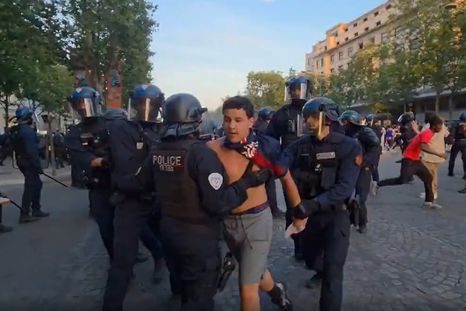 Disturbios, corridas y detenidos en París durante la final de la Champions entre PSG y Arsenal. Disturbios, corridas y detenidos en París durante la final de la Champions entre PSG y Arsenal.