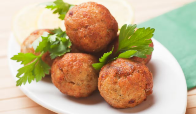 Albóndigas de pollo fáciles: receta rápida y perfecta para cualquier comida.