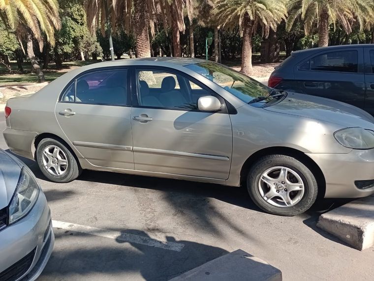 Los sujetos usaban inhibidores para bloquear las alarmas de los vehículos Foto: UCAR Central