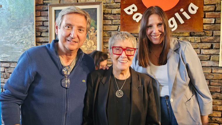 Emir Félix, Marisa Uceda y Teresa Parodi en el centro.&nbsp;