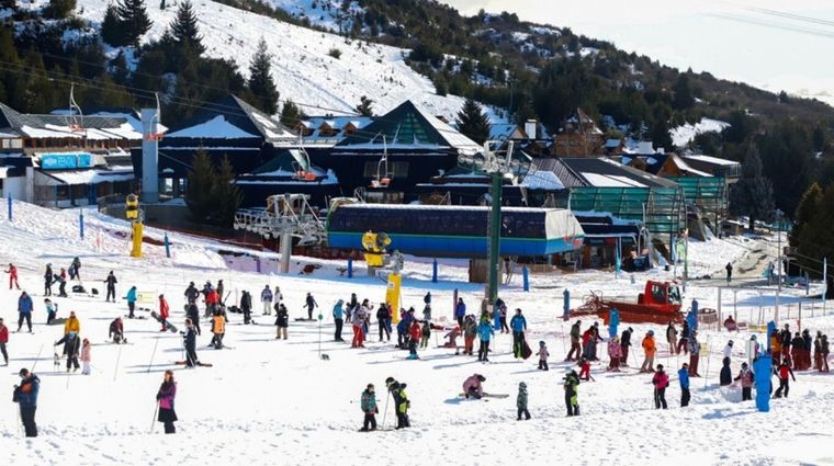 Centros de esquí Cerro Catedral está transitando una buena temporada de nieve. Foto: Télam