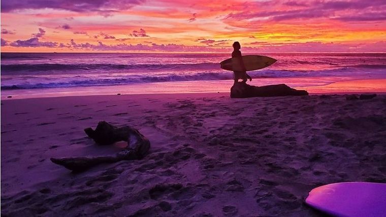 Santa Teresa, en Costa Rica, es un paraíso para los surfistas y amantes de bellos atardeceres. Foto: MARCOS GONZÁLEZ
