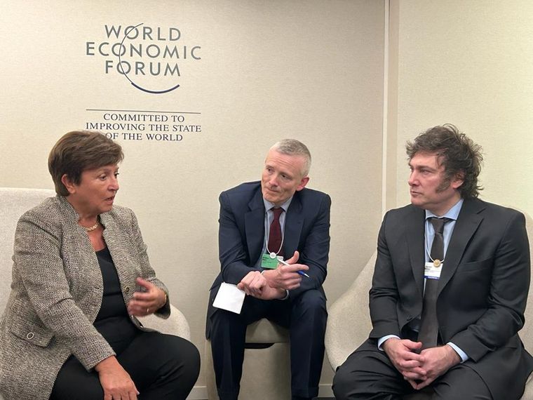 La titular del FMI, Kristalilna Georgieva, junto a Javier Milei. Foto: Noticias Argentinas