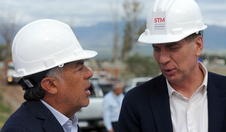 Alfredo Cornejo y Diego Santilli, en las obras del Metrotranvía en el Aeropuerto.&nbsp;