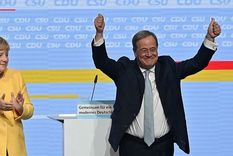 El líder de la CDU, Armin Laschet (derecha) es el sucesor favorito de Angela Merkel, pero su liderazgo ha sufrido varios reveses. Foto: GETTY IMAGES. Foto: GETTY IMAGES