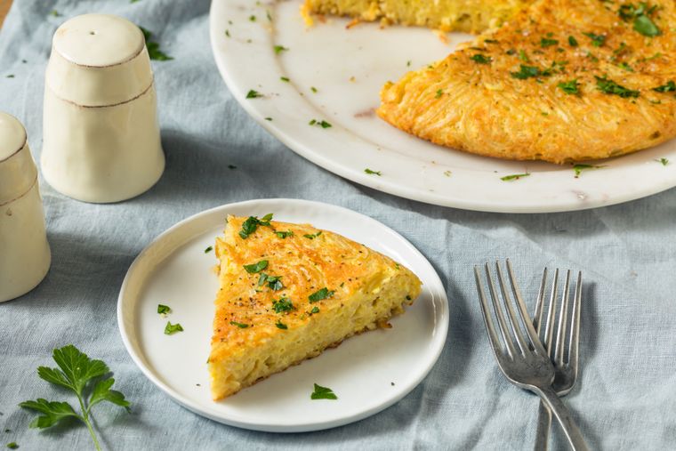 Receta exprés de tortilla de pasta con pocos ingredientes.