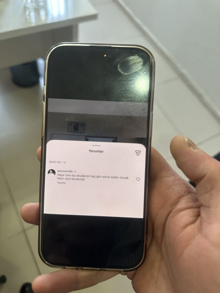 El presunto mensaje que habría enviado el atacante de Turquía a la escuela unos días antes del tiroteo. El presunto mensaje que habría enviado el atacante de Turquía a la escuela unos días antes del tiroteo.