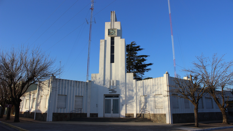 Arquitectura monumental y sierras: un pueblo donde la memoria y el paisaje caminan juntos. Arquitectura monumental y sierras: un pueblo donde la memoria y el paisaje caminan juntos.