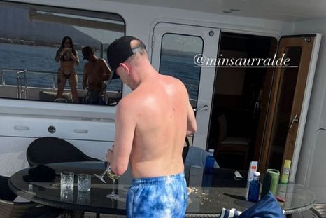 Marbella. Sofia Clerici filtró las fotos y rompió la carrera de Martín Insaurralde. Foto: Instagram