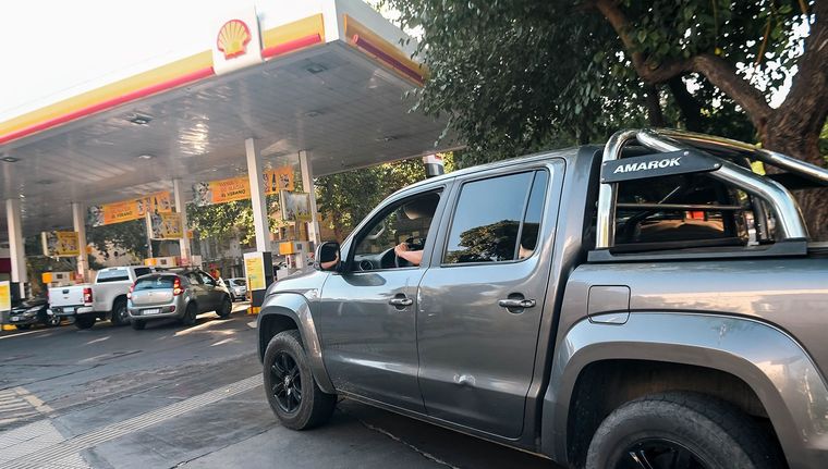 Las petroleras aumentarán los combustibles este sábado Foto: Santiago Tagua/MDZ