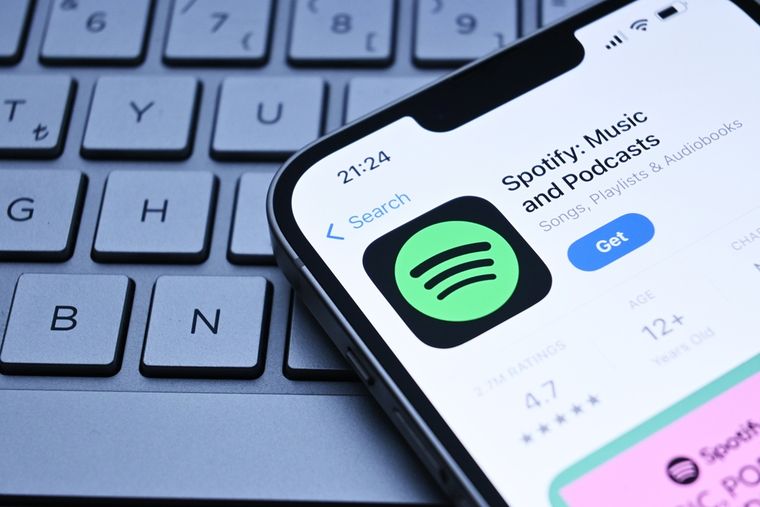 Spotify debe competir con la inteligencia artificial en un terreno donde fue pionero.