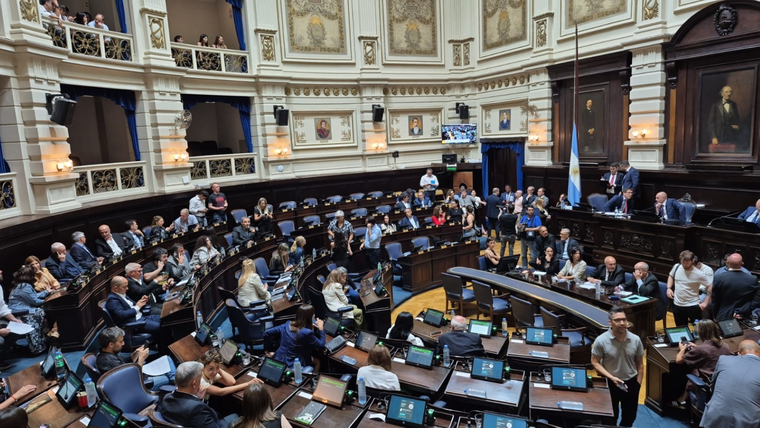 A los legisladores siempre hay que sumarle a los 135 intendentes en la negociación. A los legisladores siempre hay que sumarle a los 135 intendentes en la negociación.