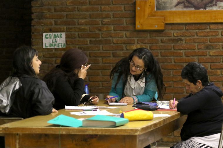 Jóvenes y adultos podrán finalizar la escuela secundaria en Mendoza.