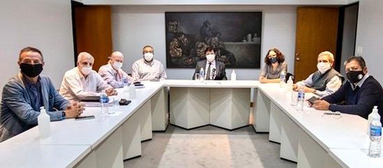 Autoridades del Gobierno con miembros de la CGT. Foto: Gentileza Infobae