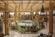 Con casi 100.000 plantas, la arquitectura busca que el pasajero reconozca el paisaje local en el aeropuerto.