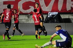 Festeja el Rojo. Diego Tarzia marcó el primer tanto de la victoria de Independiente sobre Sportivo Belgrano de San Francisco. Foto: FotoBaires Festeja el Rojo. Diego Tarzia marcó el primer tanto de la victoria de Independiente sobre Sportivo Belgrano de San Francisco. Foto: FotoBaires