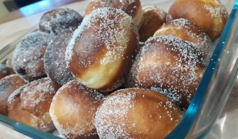 La receta de berlinesas rellenas con membrillo se fríe a fuego medio, no fuerte, para que queden doradas por fuera y bien esponjosas por dentro. La receta de berlinesas rellenas con membrillo se fríe a fuego medio, no fuerte, para que queden doradas por fuera y bien esponjosas por dentro.