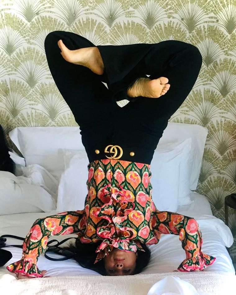 Salma Hayek adora hacer yoga. Salma Hayek adora hacer yoga. 