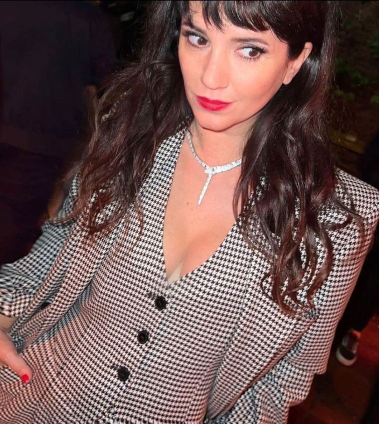 Usa la clave top de la temporada para estas argentinas: traje+zapatillas Foto: Instagram