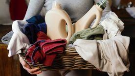 LIMPIAR Los expertos aconsejan lavar la ropa, como mínimo, una vez a la semana Foto: Freepik