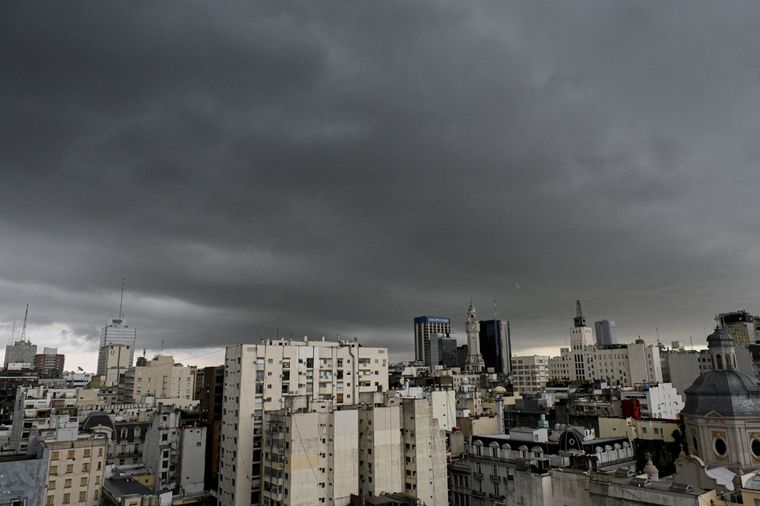 Alertas por tormentas y vientos para CABA y 11 provincias para Nochebuena y Navidad. Foto: Telam