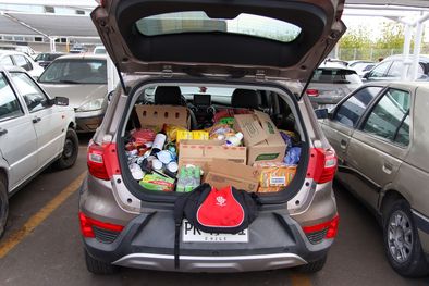 MDZol | En Mendoza es notable el ingreso masivo de chilenos a través del Paso Cristo Redentor que arriban seducidos por los precios de los productos que se encuentran en los supermercados y mayoristas. Foto: Santiago Tagua