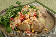 Patatas rellenas de atún Una receta simple y deliciosa en pocos minutos Foto: Shutterstock