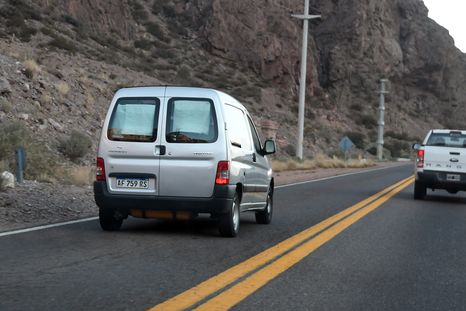 El sistema ya está vigente y habilita el envío de fotos o videos, pero será la Justicia Vial quien determine si corresponde sanción. El sistema ya está vigente y habilita el envío de fotos o videos, pero será la Justicia Vial quien determine si corresponde sanción.