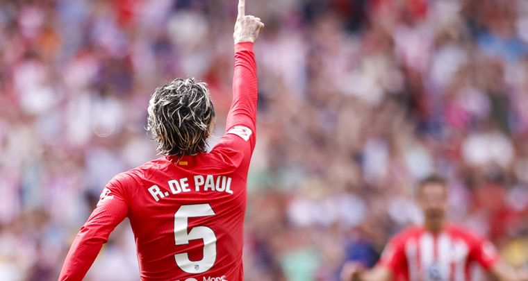 De Paul señalando a sus hijos. Foto: @Aleti