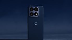 El nuevo Motorola Edge 70 Pro combina materiales nobles como madera y seda en un cuerpo de gama media alta. El nuevo Motorola Edge 70 Pro combina materiales nobles como madera y seda en un cuerpo de gama media alta.