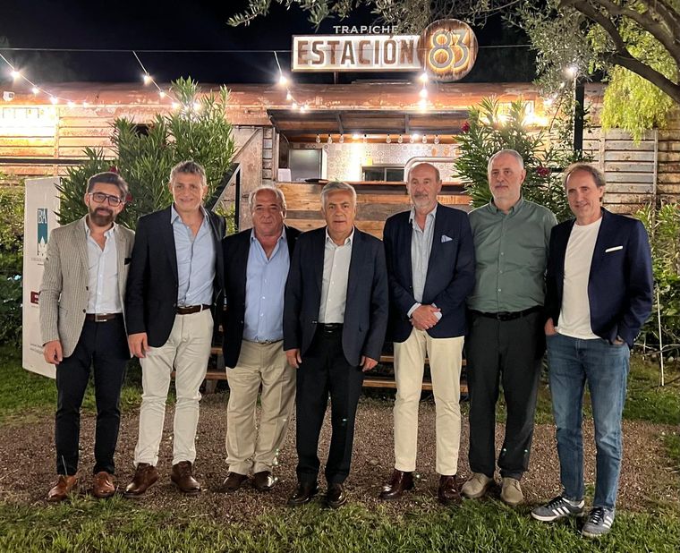 Estación 83 fue el lugar elegido por Bodega Trapiche para celebrar el encuentro. Estación 83 fue el lugar elegido por Bodega Trapiche para celebrar el encuentro.