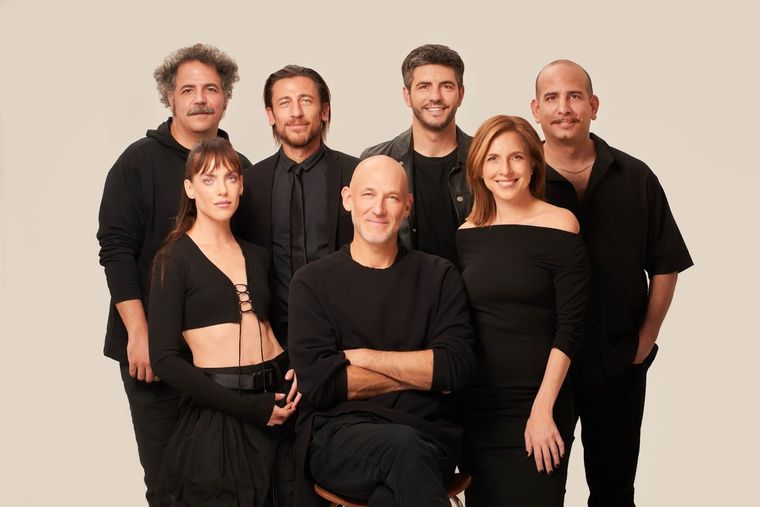 El elenco completo de la obra de teatro Reverso. Foto: Gentileza Soy Prensa