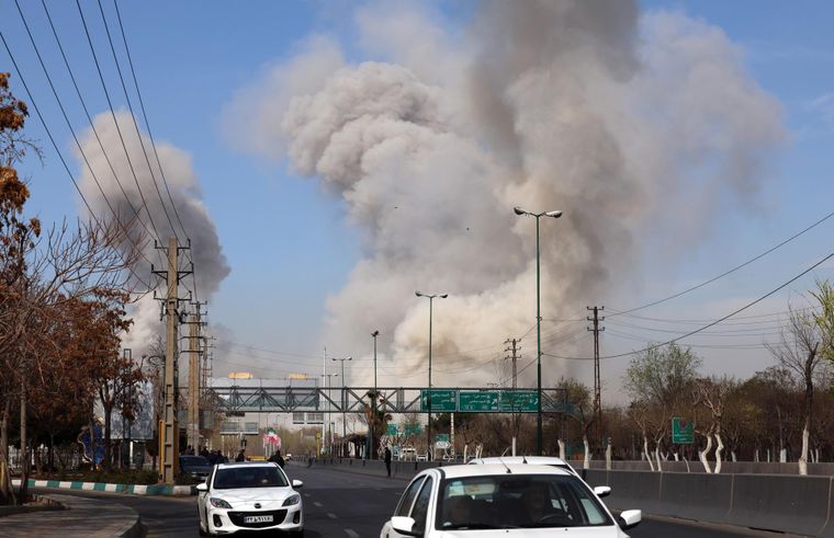 Irán recibió ataques en Teherán y replicó bombardeando a países aliados de Estados Unidos. Foto Efe