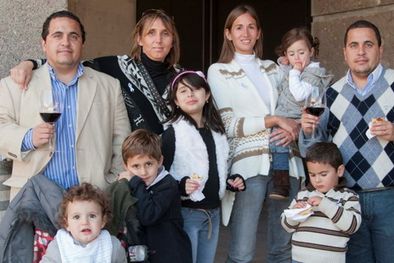 MDZol | Familia numerosa: José Luis Álvarez, Valeria Nieva, Viviana Porpatto, Adrian Álvarez, Luana, Santiago, Ignacio, Rodrigo y Lucia Álvarez. Foto: Gentileza