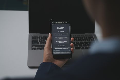 ChatGPT entregó una dirección y un teléfono antiguos tras rastrear una solicitud oficial realizada hace diez años en internet. ChatGPT entregó una dirección y un teléfono antiguos tras rastrear una solicitud oficial realizada hace diez años en internet.