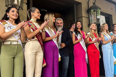 Esta noche se elegirá la nueva Reina Nacional de la vendimia. Esta noche se elegirá la nueva Reina Nacional de la vendimia.