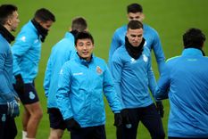 Wu Lei es compañero de los argentinos Matías Vargas y Jonathan Calleri. DPA Foto: DPA