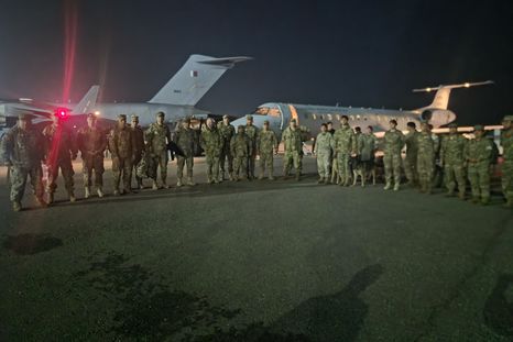 Una brigada argentina de ayuda humanitaria conformada por militares, rescatistas y especialistas en estructuras colapsadas llegó hacia Venezuela. Una brigada argentina de ayuda humanitaria conformada por militares, rescatistas y especialistas en estructuras colapsadas llegó hacia Venezuela.