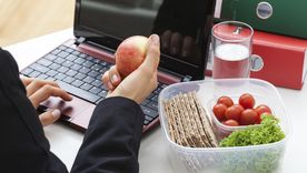 Cada vez más empresas incorporan menús de alimentación saludable para potenciar el bienestar, la energía y el rendimiento de sus empleados. Cada vez más empresas incorporan menús de alimentación saludable para potenciar el bienestar, la energía y el rendimiento de sus empleados.