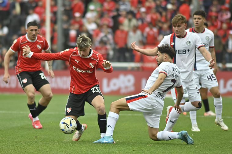 San Lorenzo e Independiente jugarán entre sí un duelo clave por la clasificación.