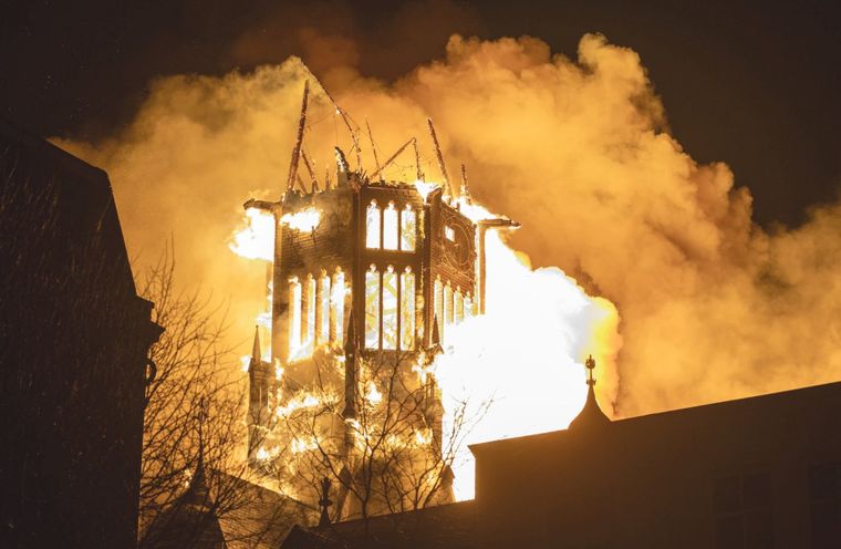 El incendio de la iglesia se habría dado en medio de incidentes durante la noche de Año Nuevo.